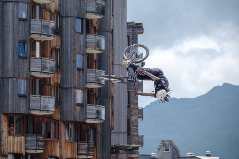 Avoriaz Street Lines image2