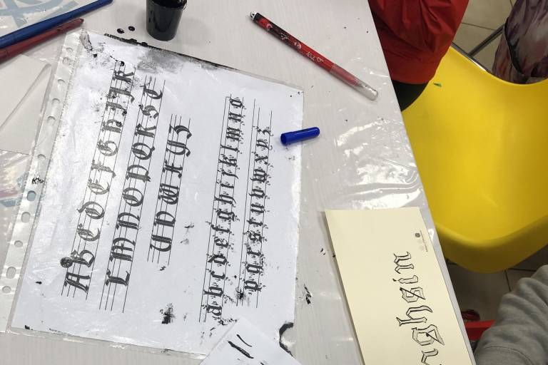 Creative workshop: Illuminated greetings cards image2