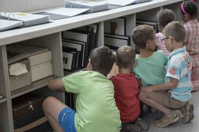 Visite-atelier des 4-6 ans : Découverte de l'artothèque et de la gravure image1