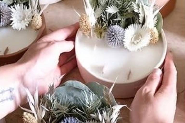 Les Invités de la Poterie: Create your own floral candle image1