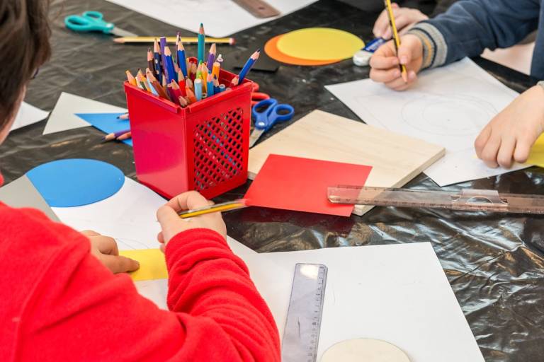 La visite-atelier des 7-12 ans : Collage à l’affiche ! image1