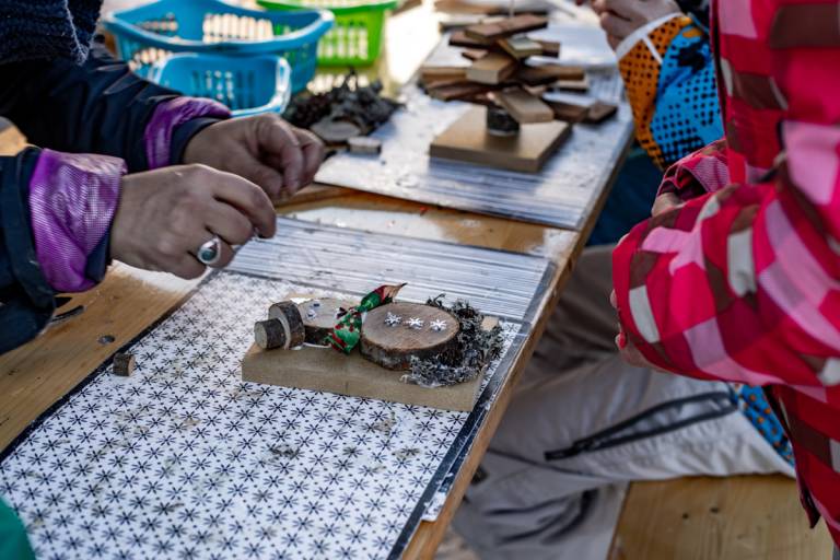 Wooden snowman workshop image1