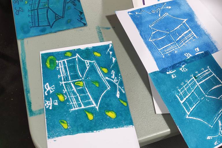 Atelier les p'tits curieux : la gravure sur mousse de Nöel ! image2