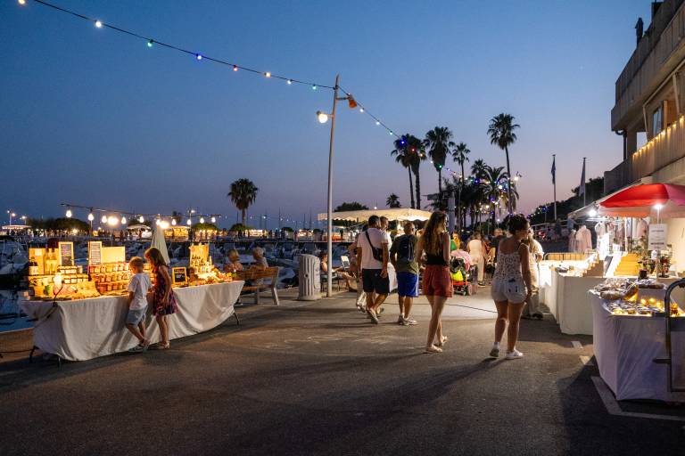 Ports des Lecques night market image2