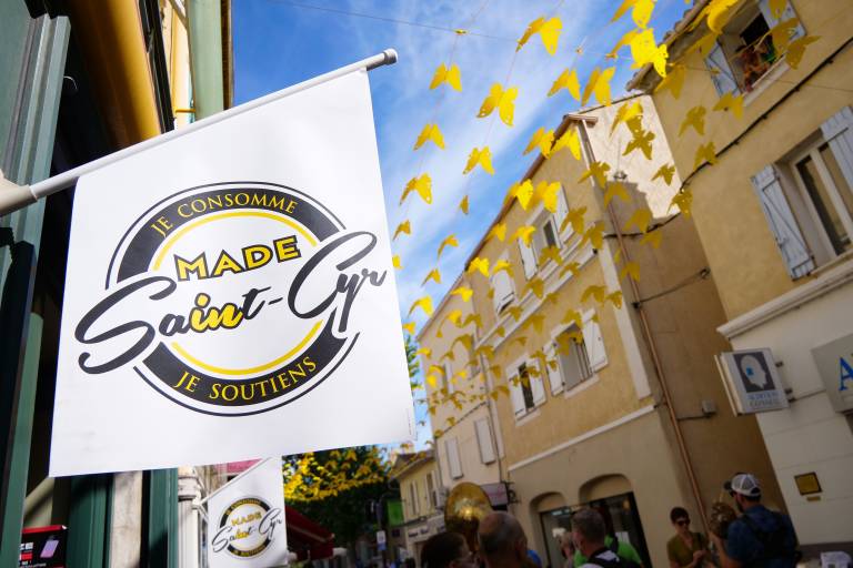 Pedestrianised and lively Rue République image1