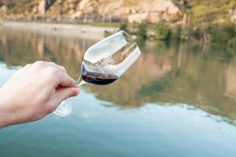 Apéro sur l'eau entre Saint-Joseph et Hermitage - les Canotiers et Terre de Syrah image1