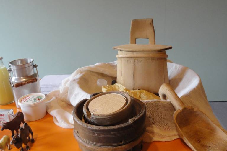 Fromage sur un plateau en Beaufortain : une découverte des différentes saveurs de l'alpage : atelier groupe scolaires image2