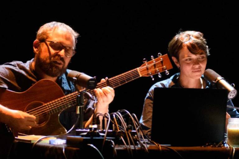 Théâtre : L'amour dans les oreilles image1