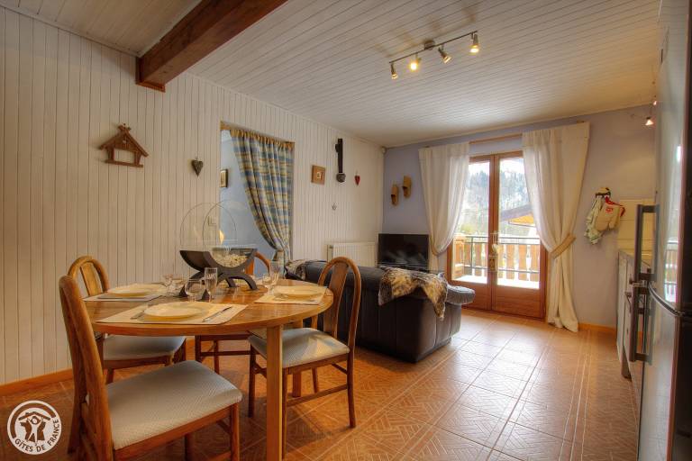 Chalet Iris image2