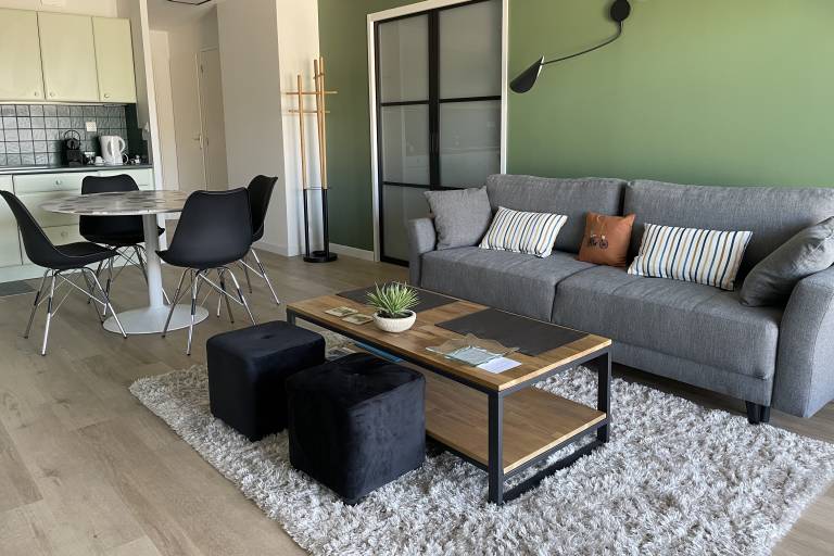 Flat F3 of 56 m2 in a residence image1