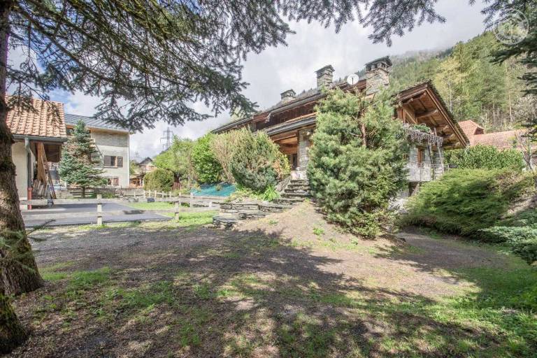 CHALET LE COURTI image2