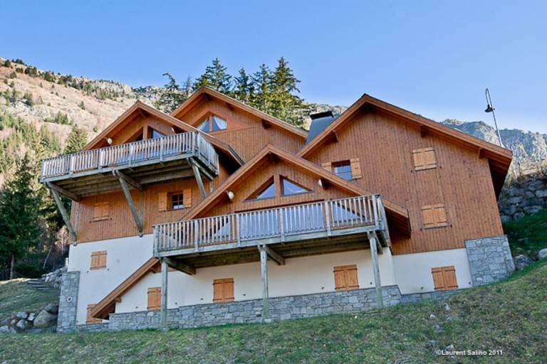 Chalet BARTAVELLE: 9 chambres avec salle de bain individuelle jusqu'à 25 lits image1