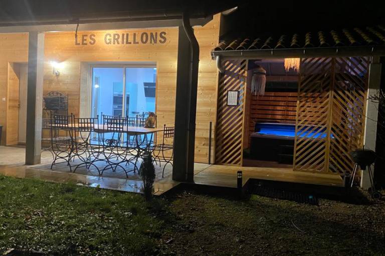 Les Grillons image1