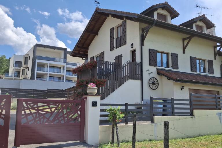 Apartment of 60m2 in a house image1