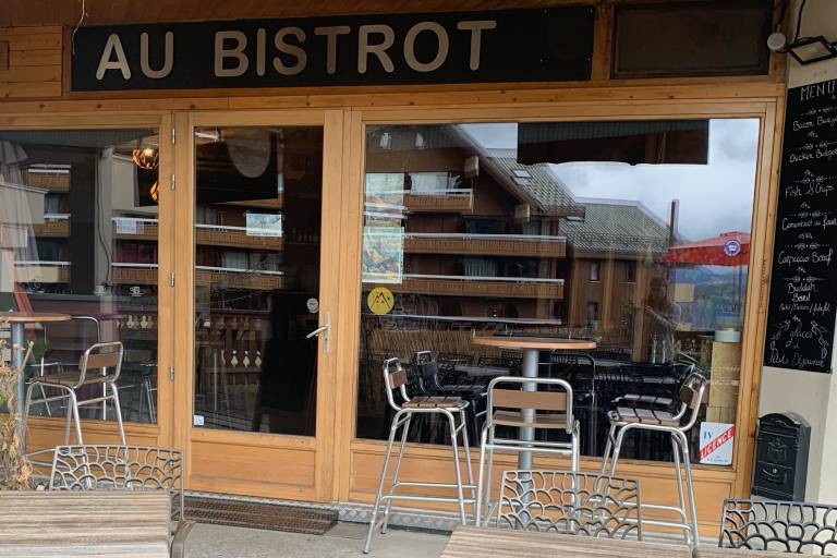Au bistrot chez les filles image2