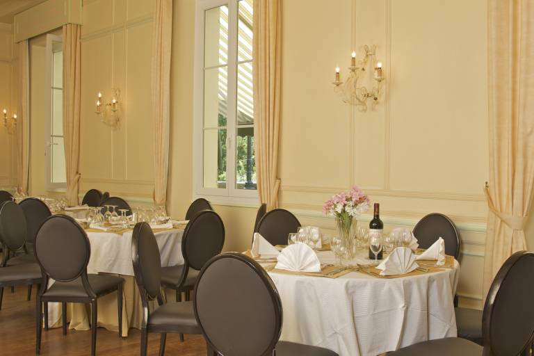 Les Bains Restaurant image1