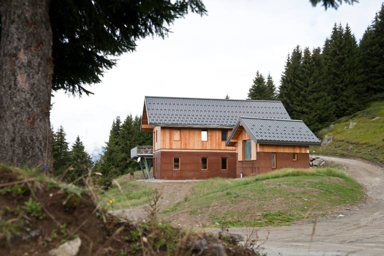 La Grande Léchère lake refuge image1