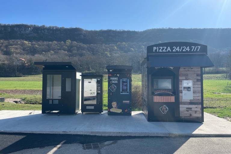 The Black Box -  distributeur de pizzas/paninis/wrap/boissons/fromage/charcuterie/épicerie image1