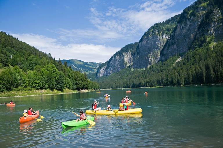 Canöe Kayak and paddle renting image1