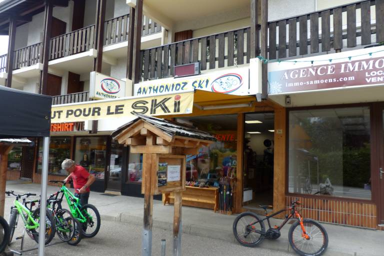 Location de raquettes à neige / Anthonioz ski image2