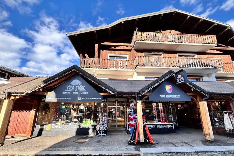 Yolo Store image2