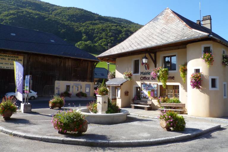 Les Aillons-Margériaz Tourist Information Center image1