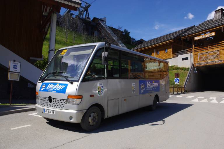 Vaujany free shuttle bus image1