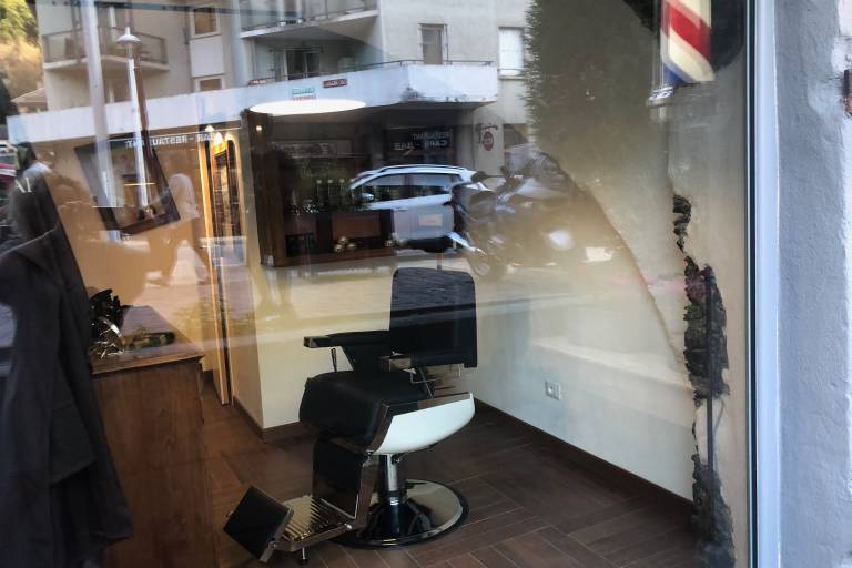 Coiffeur Au Petit Salon image2