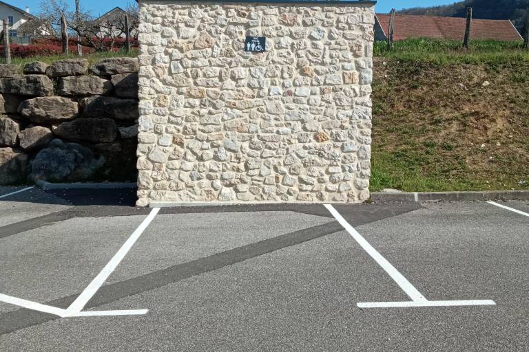 Toilettes publiques et eau potable, Verel-de-Montbel image1