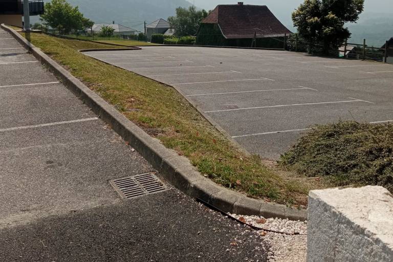 Parking de la salle des fêtes image2