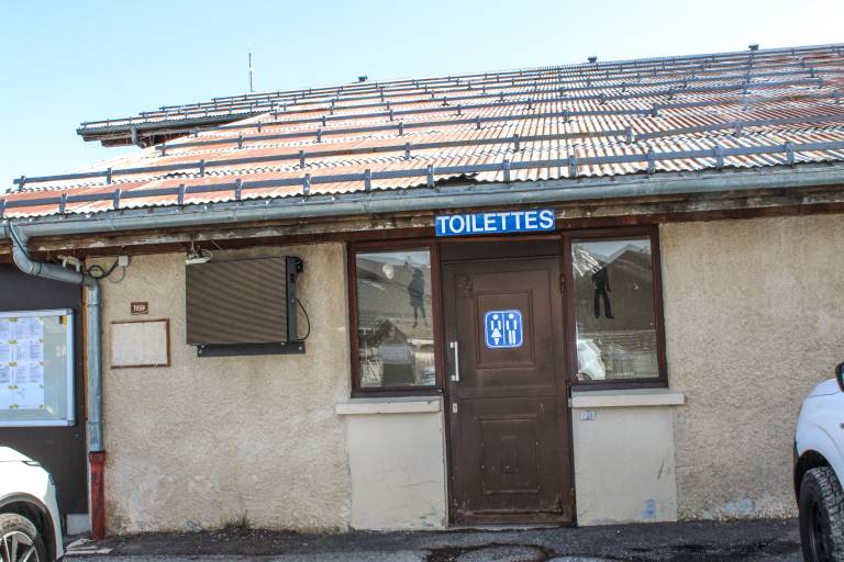 Les Molliettes public WC image1