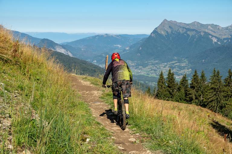 Borne de lavage VTT au Grand Massif Express image1