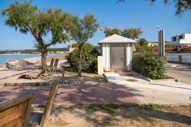 Toilettes publiques plage des Lecques 2 image1
