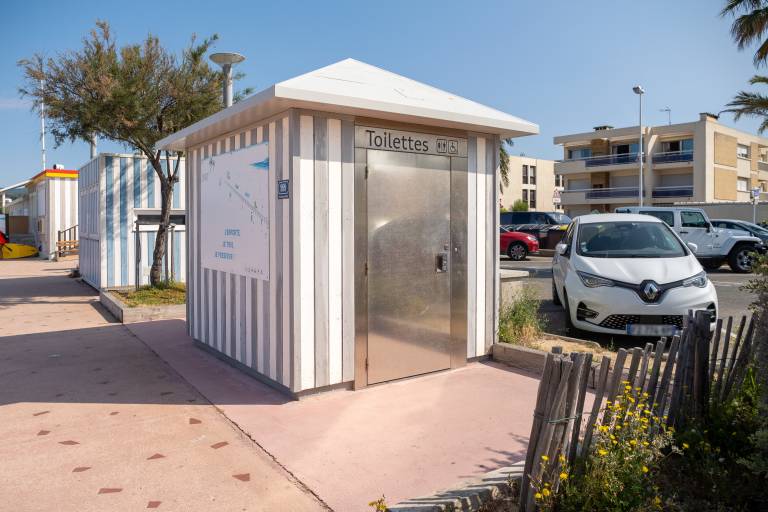 Public toilets plage des Lecques 3 image1
