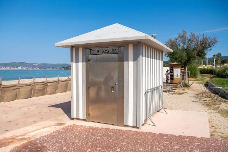 Toilettes publiques plage des Lecques 4 image1