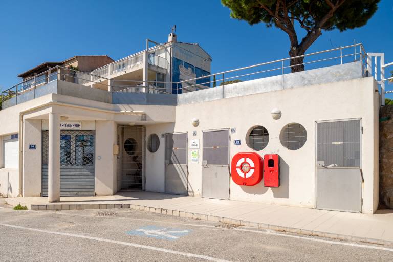 Toilettes publiques du vieux port image1