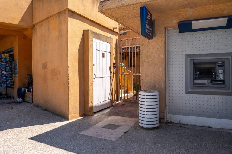 Toilettes publiques avenue du port image1