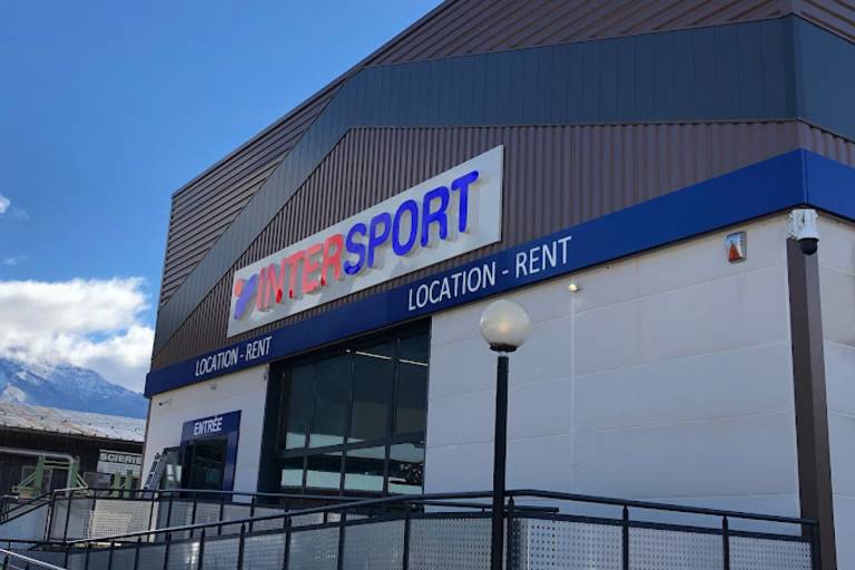 Baby equipment rental - Intersport Samoëns - Carrefour Market parking lot image1