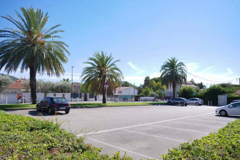 Parking les Lavandes image1