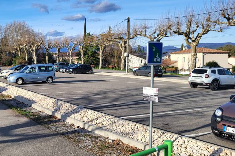Parking de la gare de Saint-Sernin image1