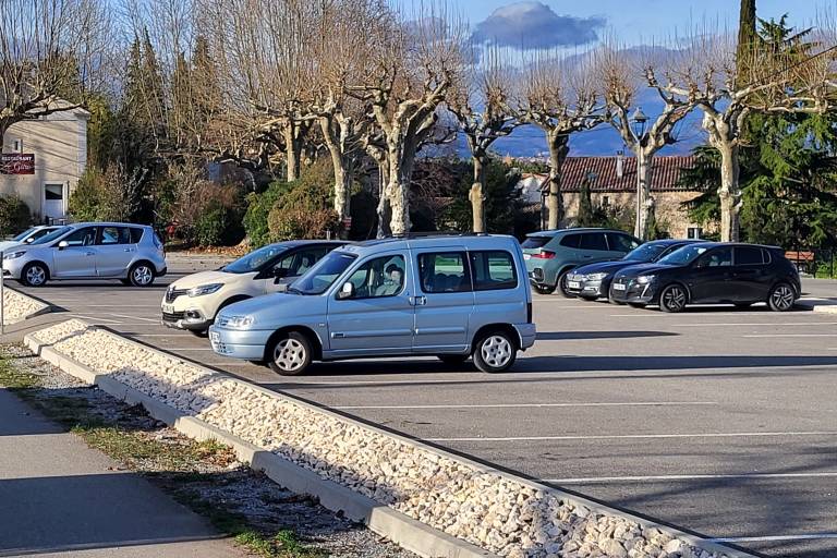 Parking de la gare de Saint-Sernin image2