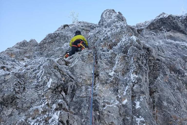 Initiation et perfectionnement à l'alpinisme hivernal image2