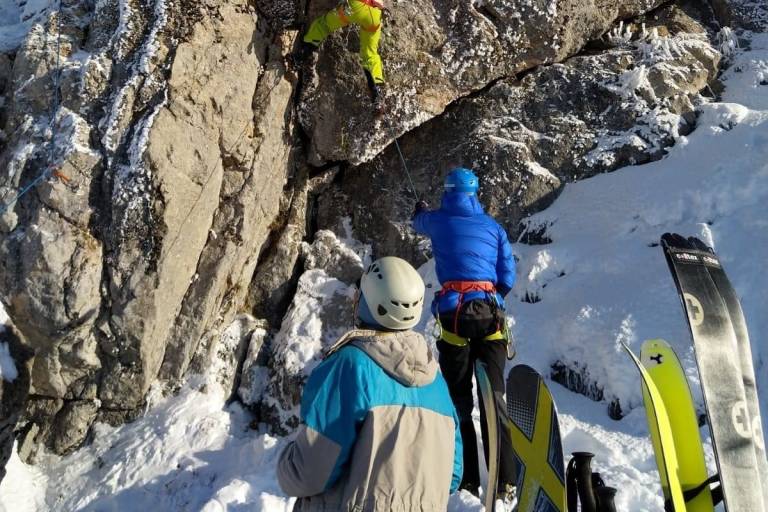 Initiation et perfectionnement à l'alpinisme hivernal image1