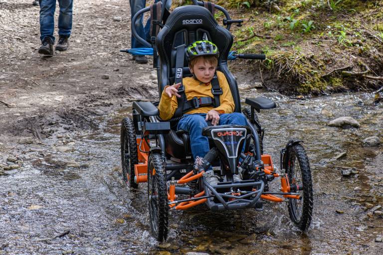 Quadrix Axess - Fauteuil tout terrain électrique de randonnée, version guidon ou joystick image1