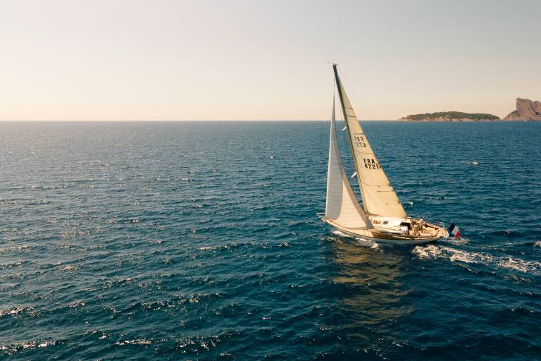 Izenah III - Sailboat trips image1