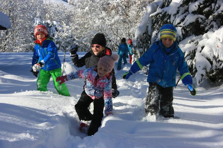 "Nomad family" snowshoeing image1