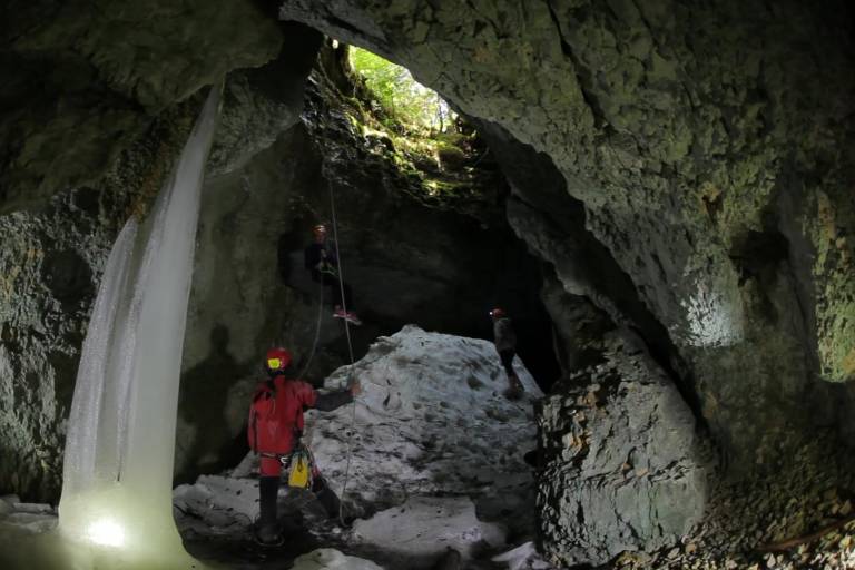 Spéléorando (Caving) in the Porte Cochère-Tanne du Névé image1