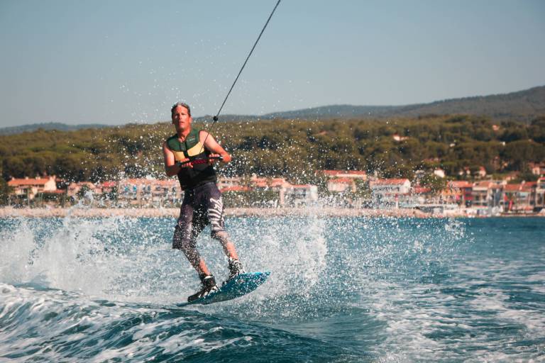 Cours et stages de ski nautique ou wakeboard - Wake sensation image2