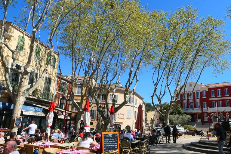 Visit the village of Saint-Cyr-sur-mer with Garrigue Evasion image1