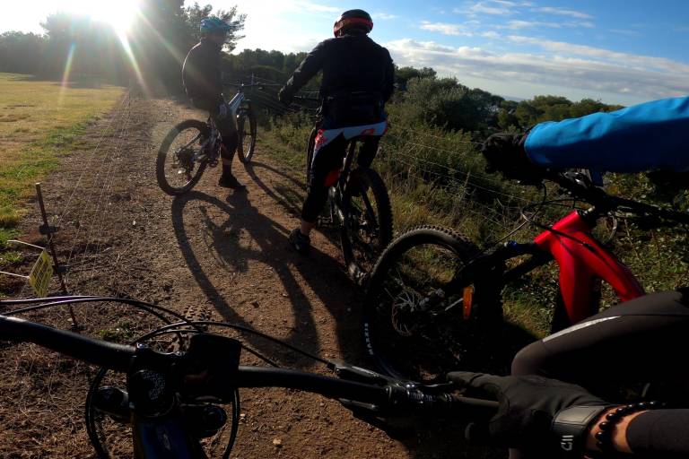 Randonnées guidées en VTT ou VTC Électrique avec Esprit Bike par des Moniteurs/Guides Diplômés image1